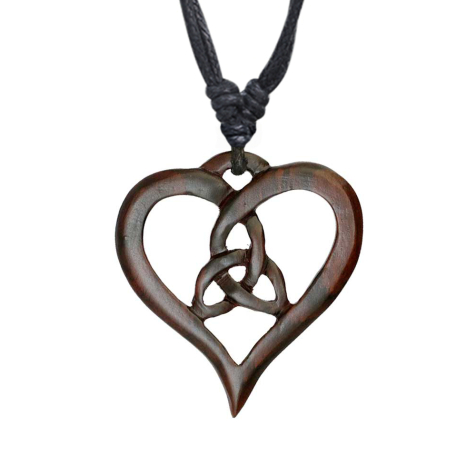 Collier noir pendentif ornement tribal cœur en bois Narra