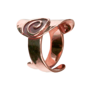 Bague or rose bouclier martelé avec spirale